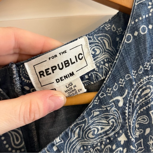 Chambray Paisley Button-Up-Back Tank - Picture 8 of 8